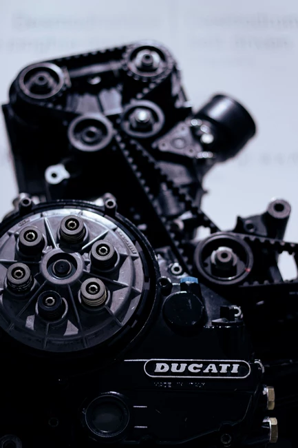 Les compétences clés pour briller en BTS Mécanique Moto